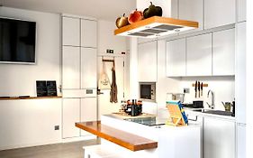 Cristalia,Roof Terrace In City Center, Garage, Netflix 75Inch Tv